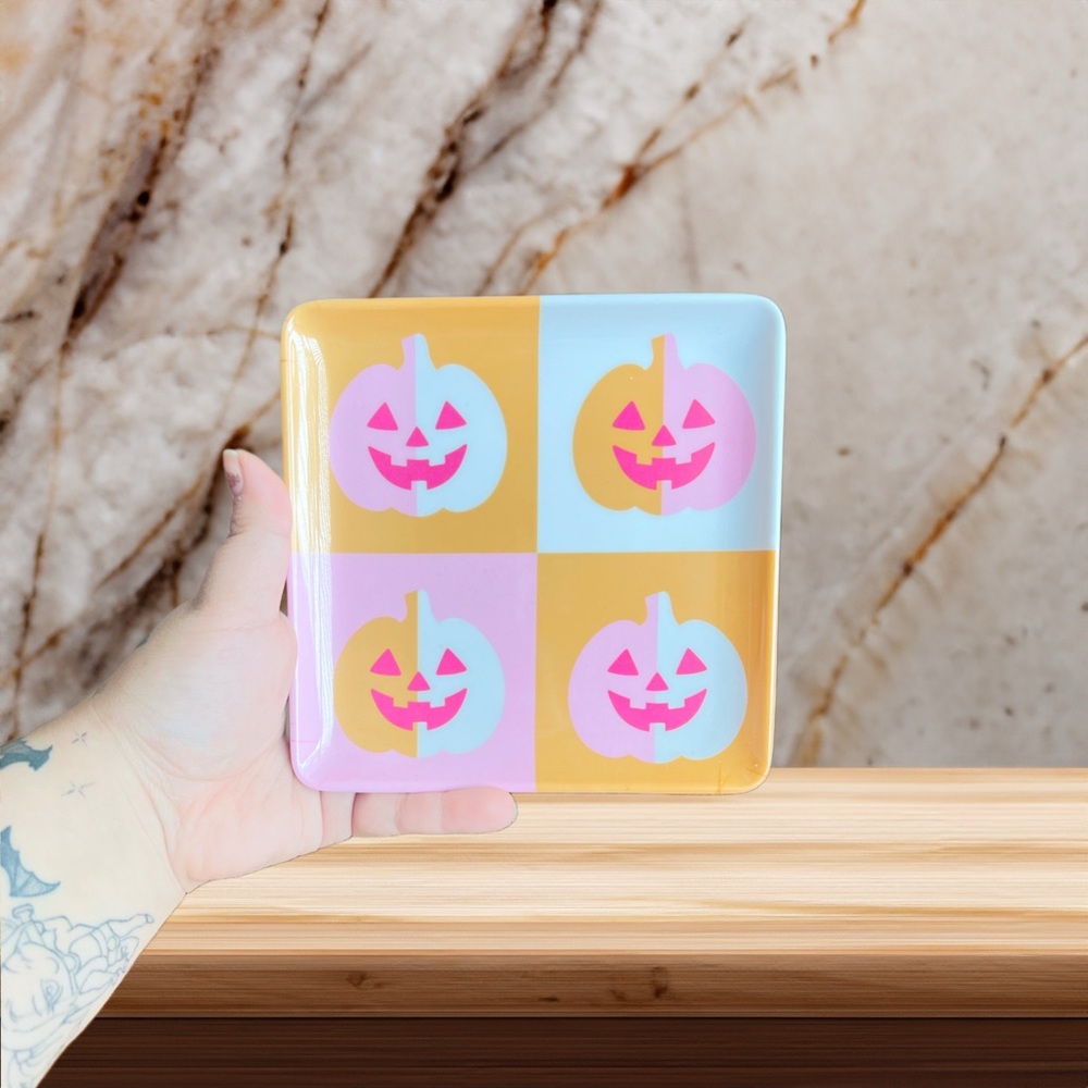 Melamine 6” Square Plates . Set of 4 , Pumpkin Appetizer plates 🎃